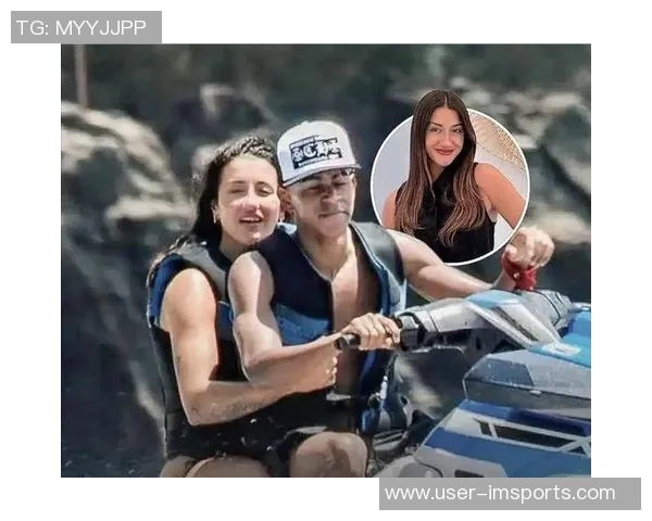 前女友与亚马尔分手后被拍到与知名博主共度派对时光 前女友与亚马尔分手后被拍到与知名博主共度派对时光